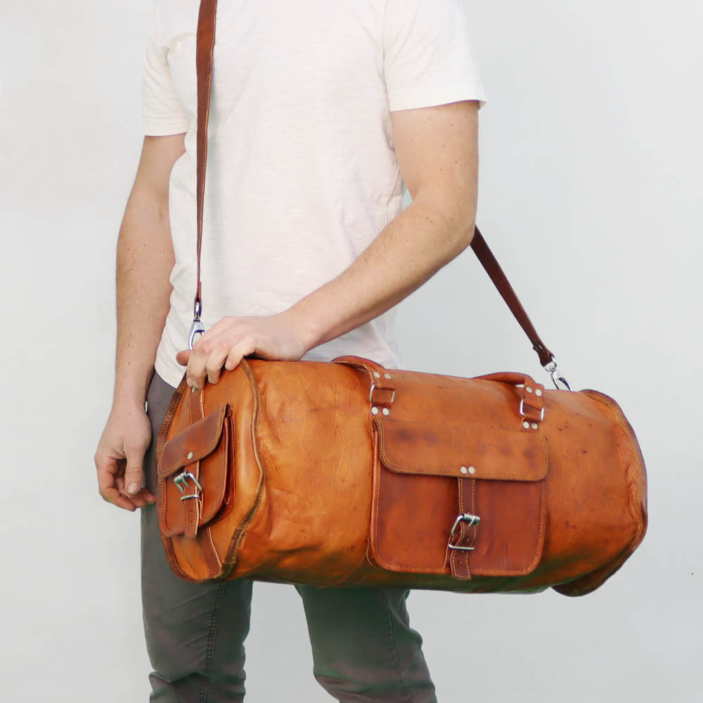 Reisetasche Toronto mit Schultergurt getragen Reisetasche Toronto mit Schultergurt getragen