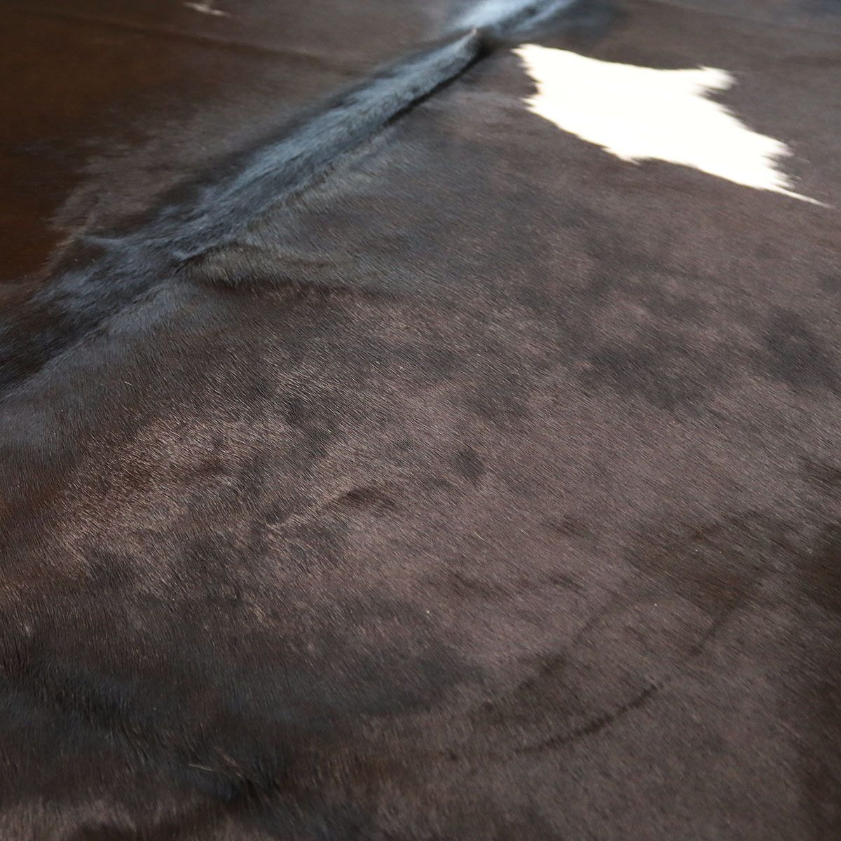 Kuhfell 628 – Schwarz-Weiß, 210 × 165 cm – Ansicht 2
