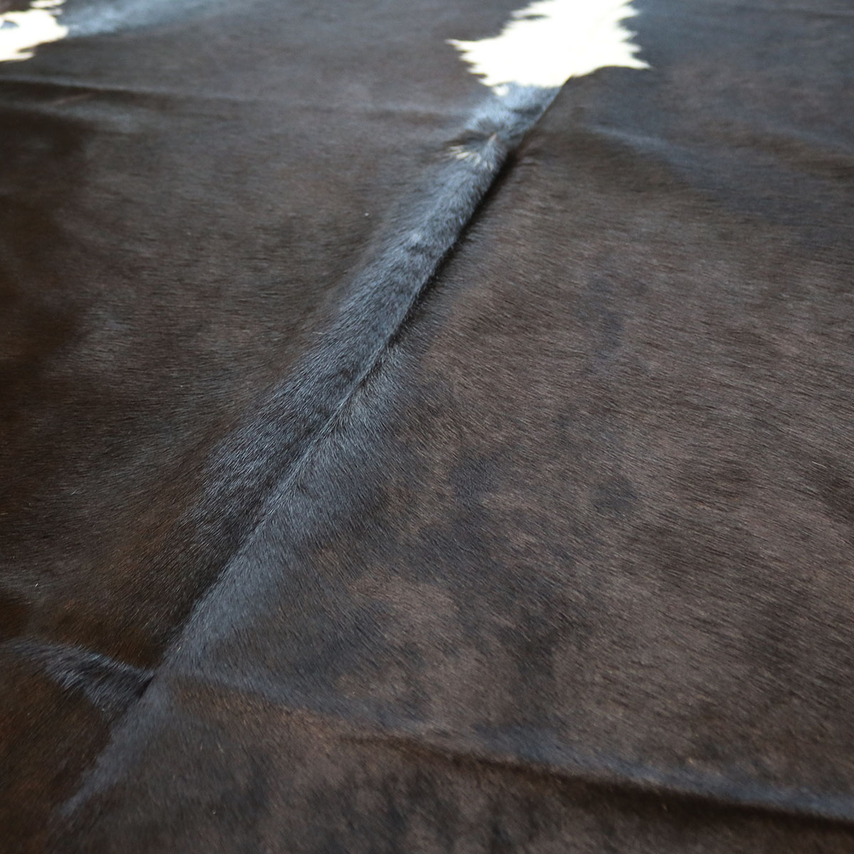 Kuhfell 614 – Schwarz-Weiß, 200 × 180 cm – Ansicht 2