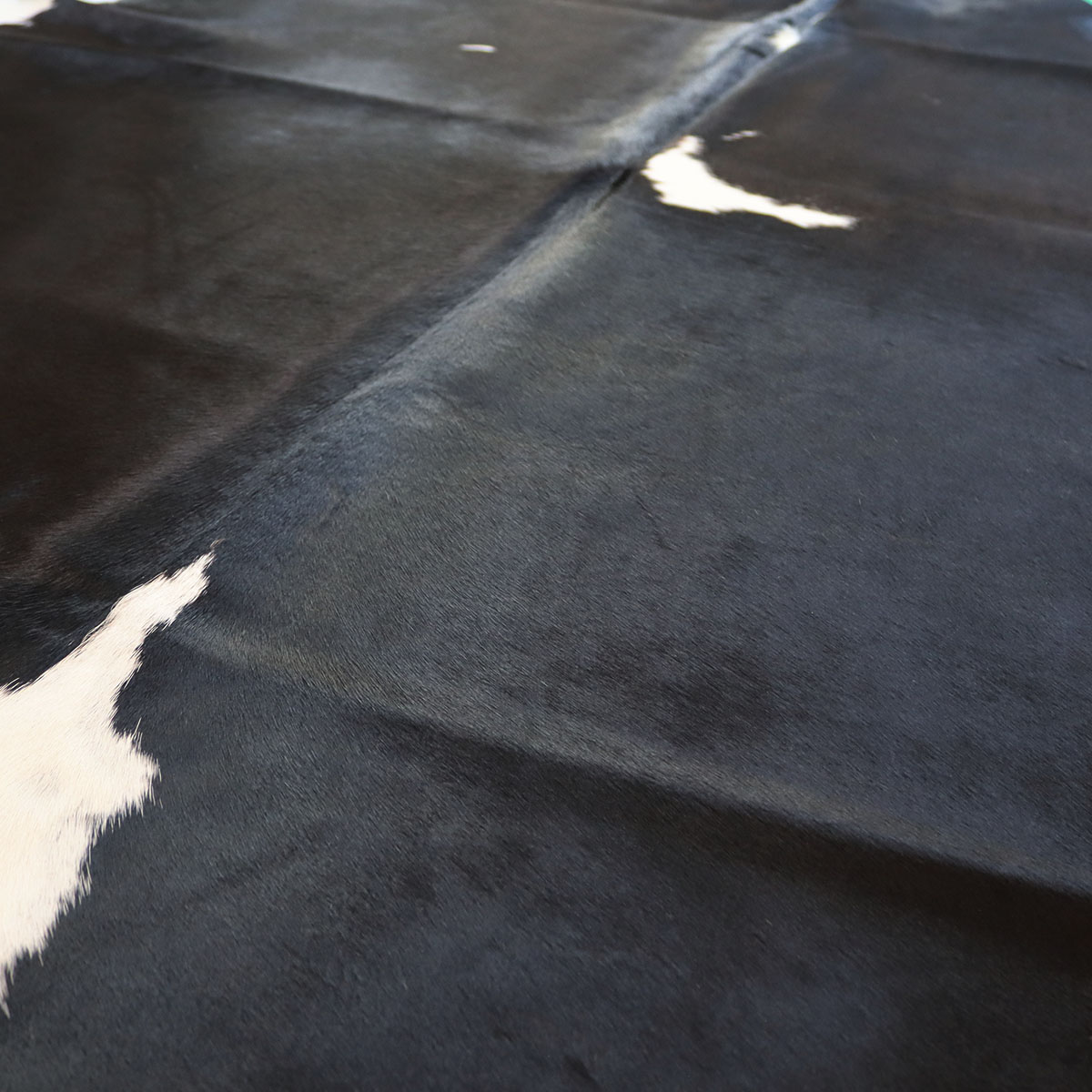 Detail der Fellstruktur von Kuhfell 593 mit schwarz-weißer Zeichnung